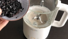 黑芝麻豆浆的热量,营养美味，低热量养生饮品